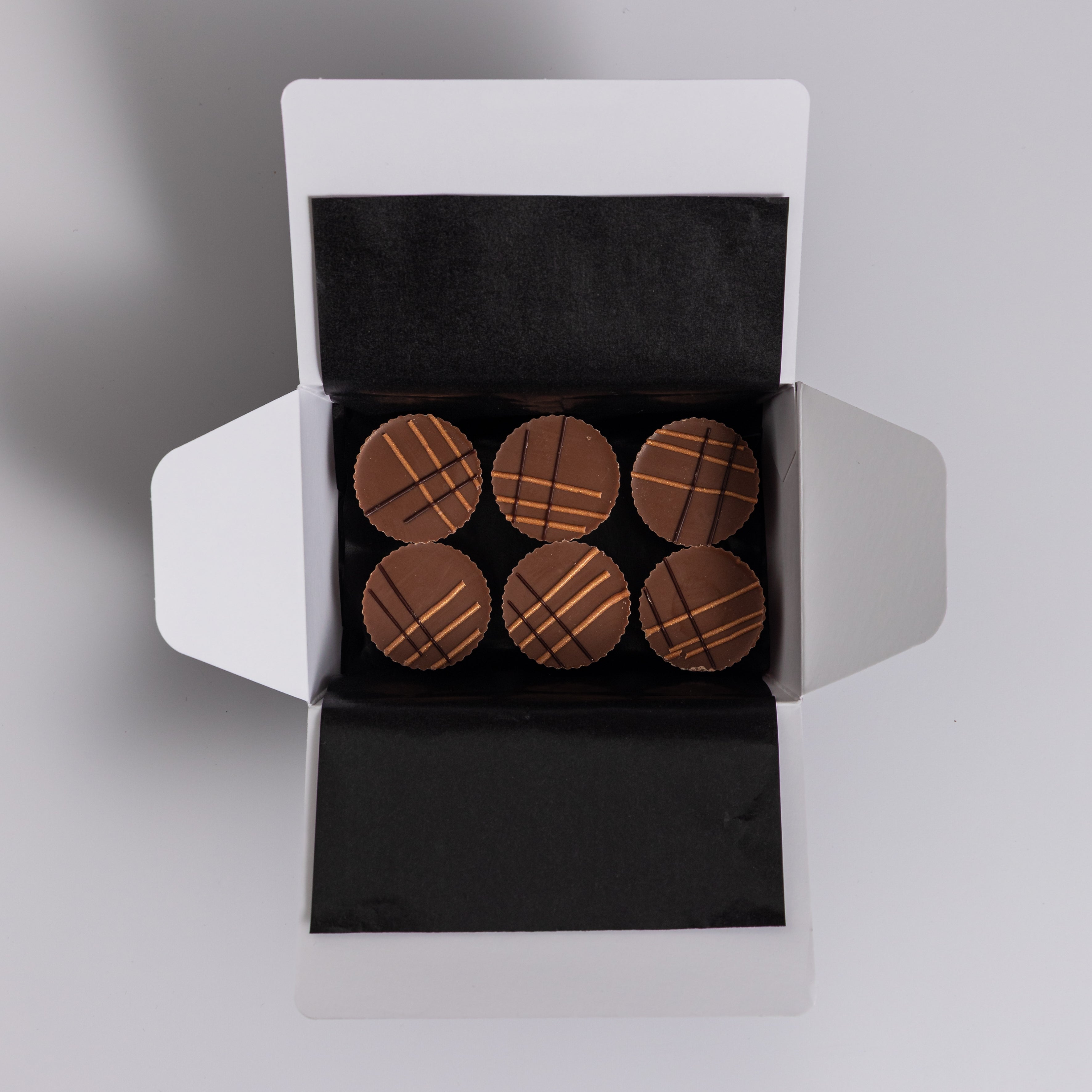 Assortment, Chocolate of the Month, 6 Pieces